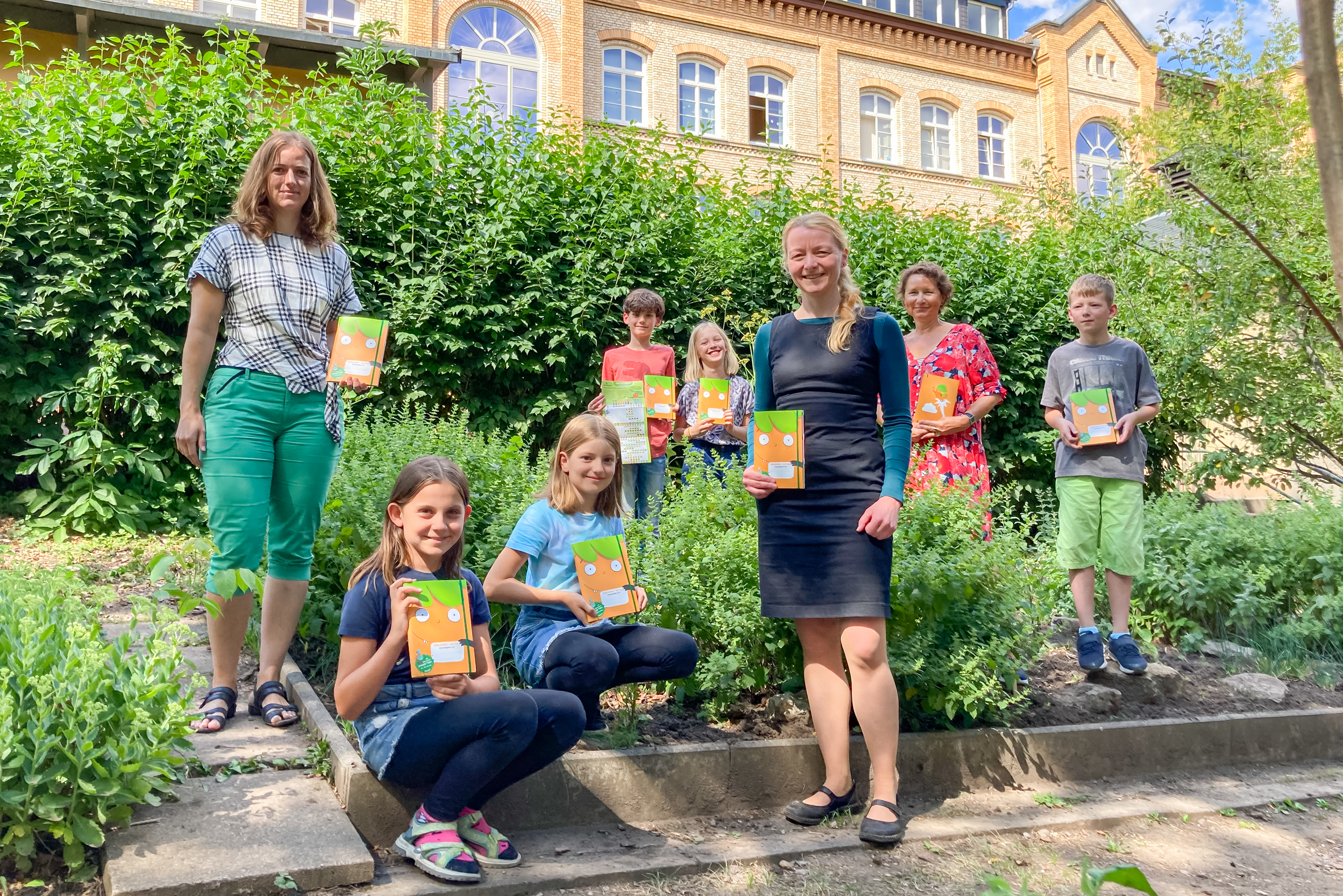Umwelt-Hausaufgabenheft Übergabe zum Schulstart in Erfurt